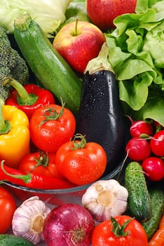 Composition with raw vegetables