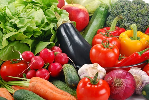 Composition with raw vegetables