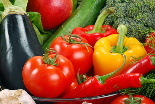 Composition with raw vegetables