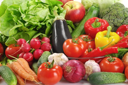 Composition with raw vegetables