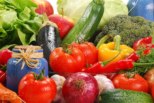 Composition with raw vegetables