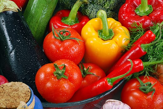 Composition with raw vegetables