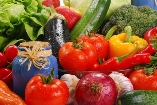 Composition with raw vegetables
