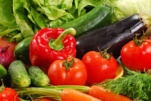 Composition with raw vegetables
