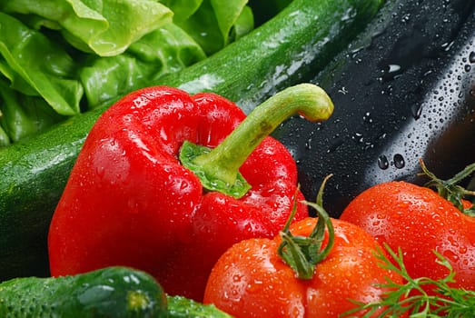 Composition with raw vegetables