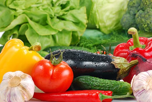 Composition with raw vegetables