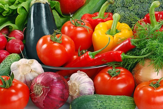 Composition with raw vegetables