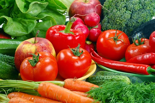 Composition with raw vegetables
