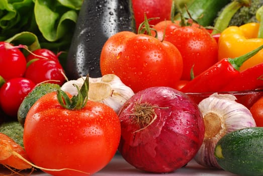 Composition with raw vegetables