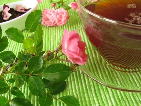 Black tea with rose petals