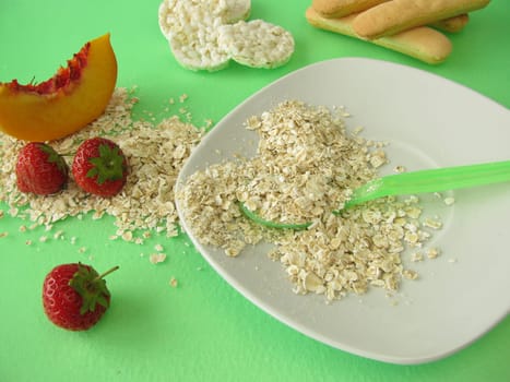 Breakfast for toddlers with oatmeal and fruit