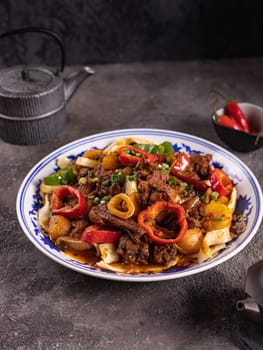 noodles with bell pepper, potatoes, meat and herbs