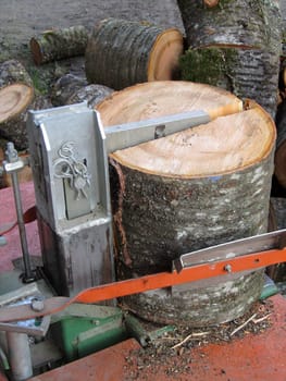 Splitting wood