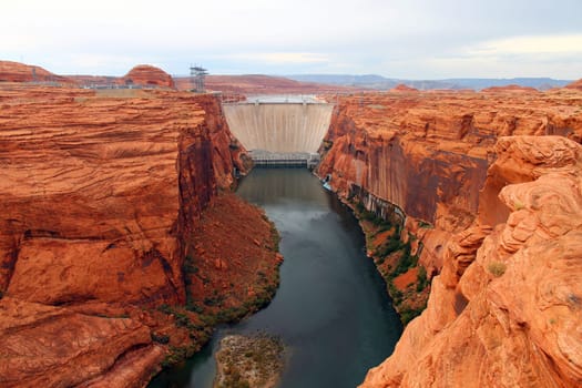 Roosevelt dam in Glen Canyon, it seems like the perfect junction of the two borders of the canyon