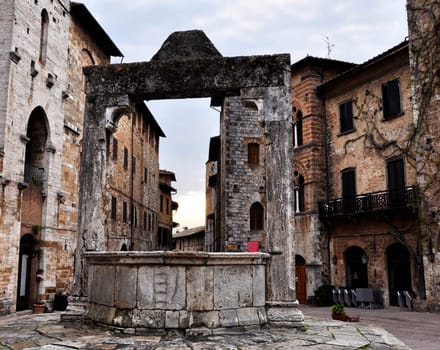 Well in San Gimignano medieval village, Tuscany, Italy