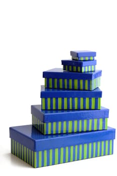 6 gift boxes closed in blue-green