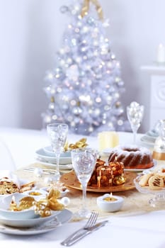 Place setting for Christmas with Christmas tree