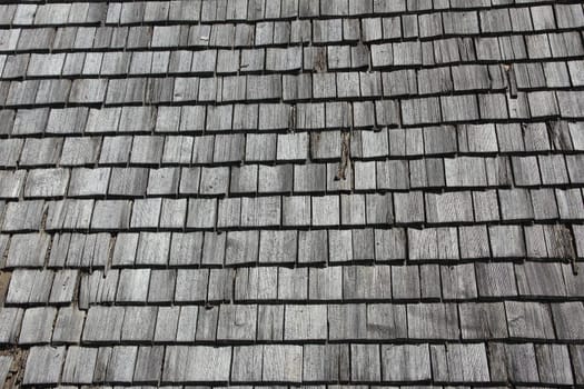 Roof with wooden shingles