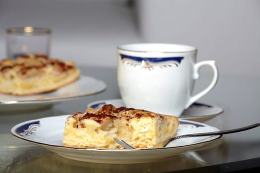 Apfelkuchen und Kaffeegedeck - apple pie and coffee set