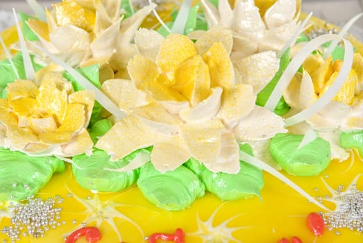 Closeup photo of the yellow wedding cake