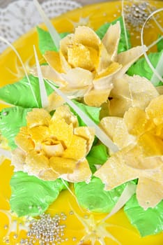 Closeup photo of the yellow wedding cake