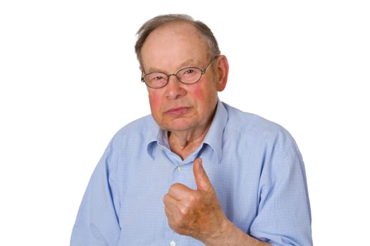 Senior holding thumbs hoch_freigestellt on white background
