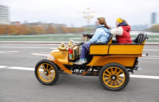 London to Brighton Veteran Car Run 2011, Westminster Bridge