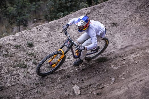MAYDENA, AUSTRALIA - FEBRUARY 08: Matt JONES of Great Britain competes in the finals of Red Bull Hardline Tasmania on February 8, 2025 in Maydena, Australia.