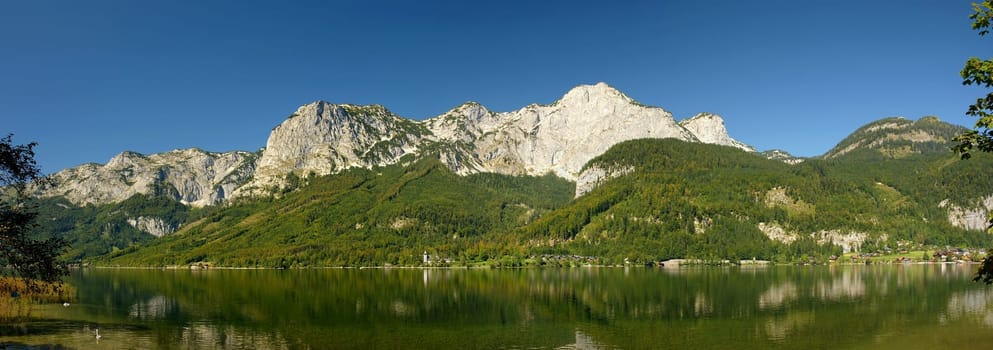 Grundlsee with Backenstein,Häuslkogel and Reichenstein