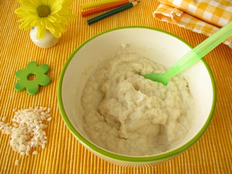 Rice porridge for babies and toddlers