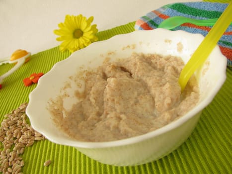 Spelt porridge for babies and toddlers