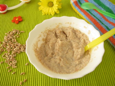 Spelt porridge for babies and toddlers