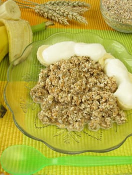Fresh grain muesli with banana and yoghurt