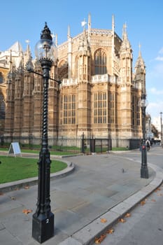 westminster abbey from rear with streetlamps