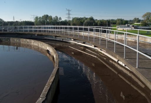 round bassin where the wasted water is being filtered