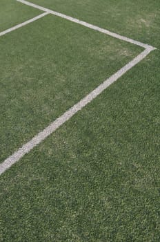 white lines on an outdoor tennis court (artificial grass)