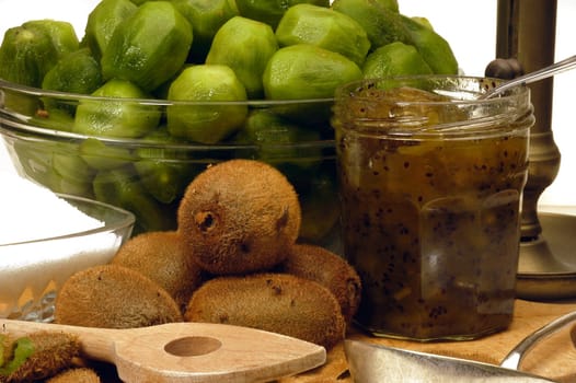 to make jam of kiwi