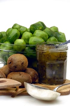 to make jam of kiwi