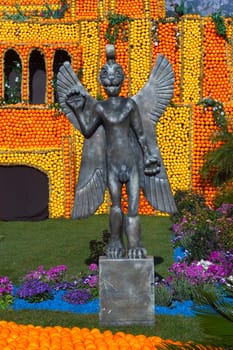 With this occasion the gardens are the theater of construction of monument out of oranges and lemons on a different topic each years.