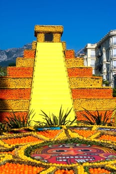 With this occasion the gardens are the theater of construction of monument out of oranges and lemons on a different topic each years.