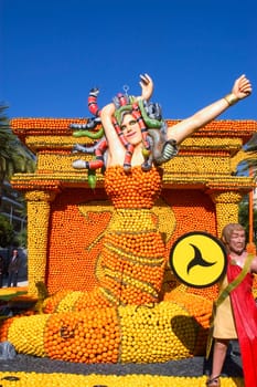 With this occasion the gardens are the theater of construction of monument out of oranges and lemons on a different topic each years.