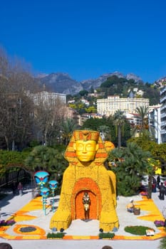 With this occasion the gardens are the theater of construction of monument out of oranges and lemons on a different topic each years.