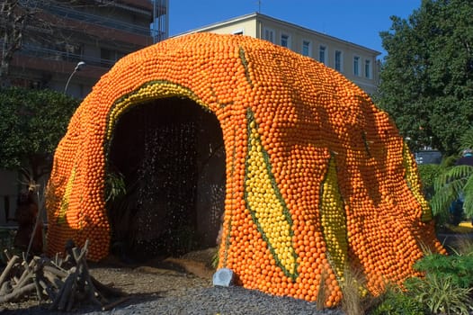 With this occasion the gardens are the theater of construction of monument out of oranges and lemons on a different topic each years.