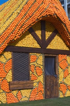 With this occasion the gardens are the theater of construction of monument out of oranges and lemons on a different topic each years.