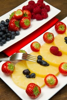 pineapple slices with berries
