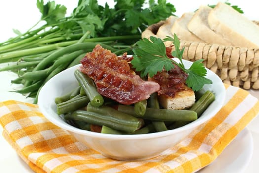 a plate of green beans and fried bacon