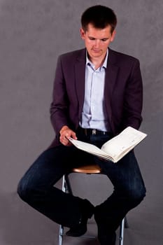 businessman signing a contract on the gray background