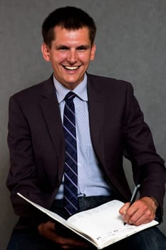 businessman signing a contract on the gray background