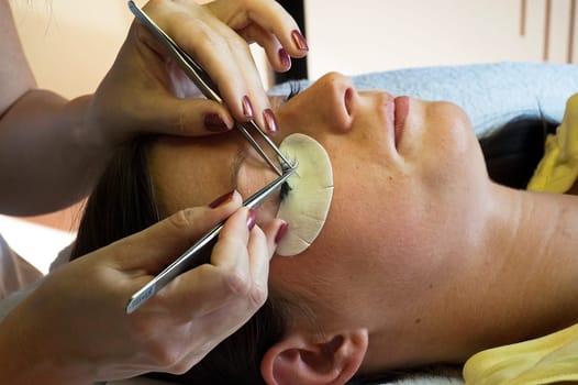 prolonging and supplementing eyelashes in a beauty salon