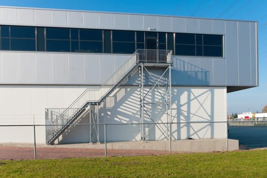 metal stairs on the outside of an industrial building